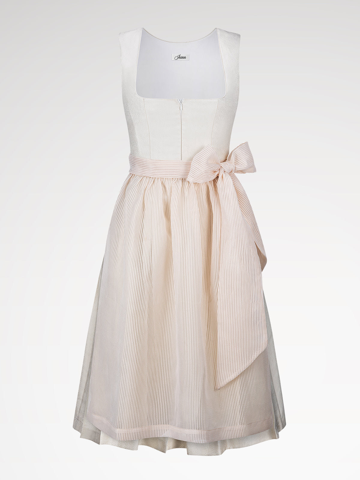 Vom Leinenkittel zur Laufsteg-Ikone: Die epochale Stilreise des Dirndl