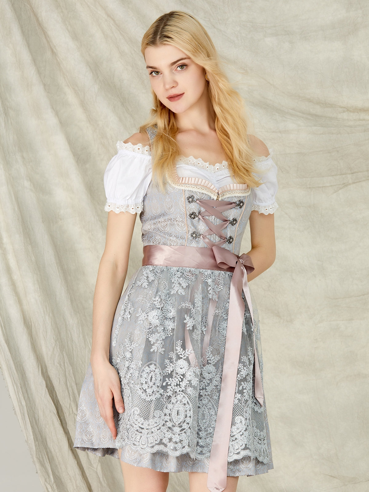 Modernes Dirndl 2025: Die neuen Trends für das Oktoberfest