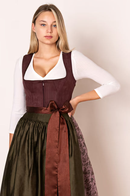 Wildleder Dirndl, Dirndl Bluse Schwarz, Dirndl Samt Blau: Die Tracht der Vielfalt
