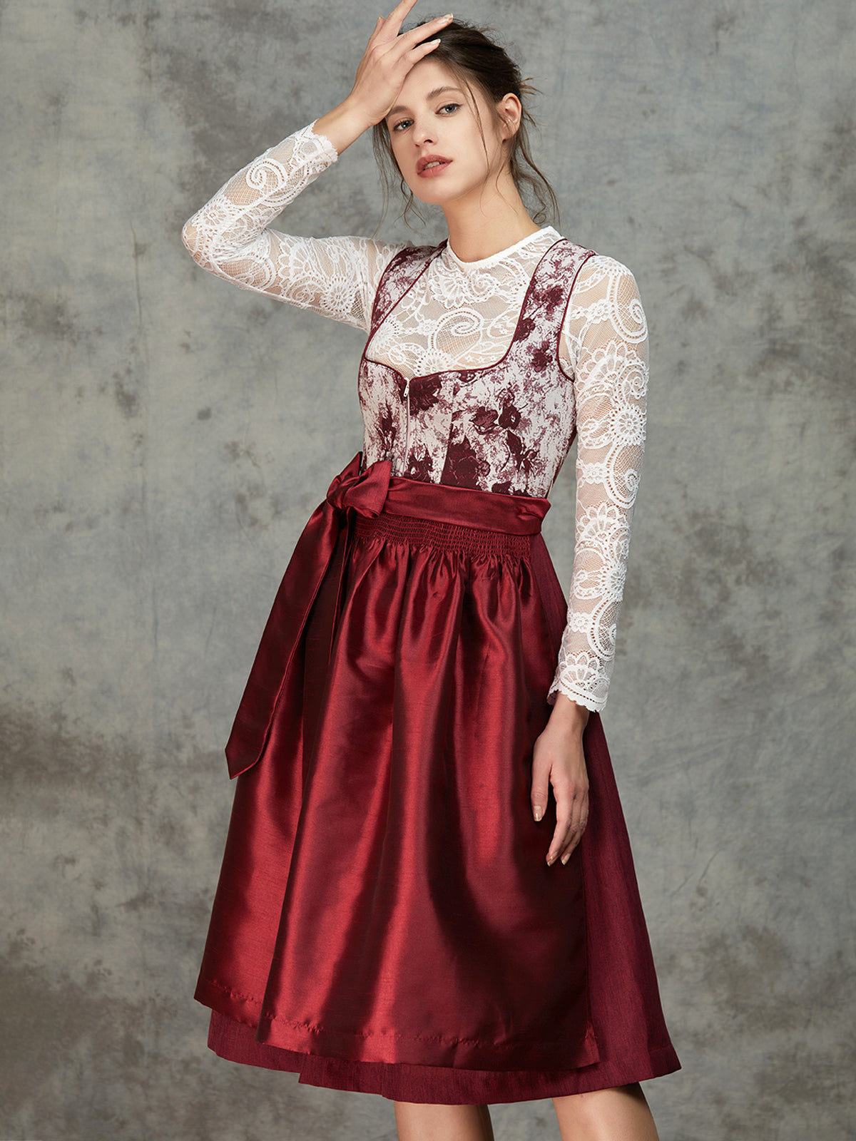 Im Farbenrausch der Dirndl-Stoffe: Rot, Grün und die Magie der Textur