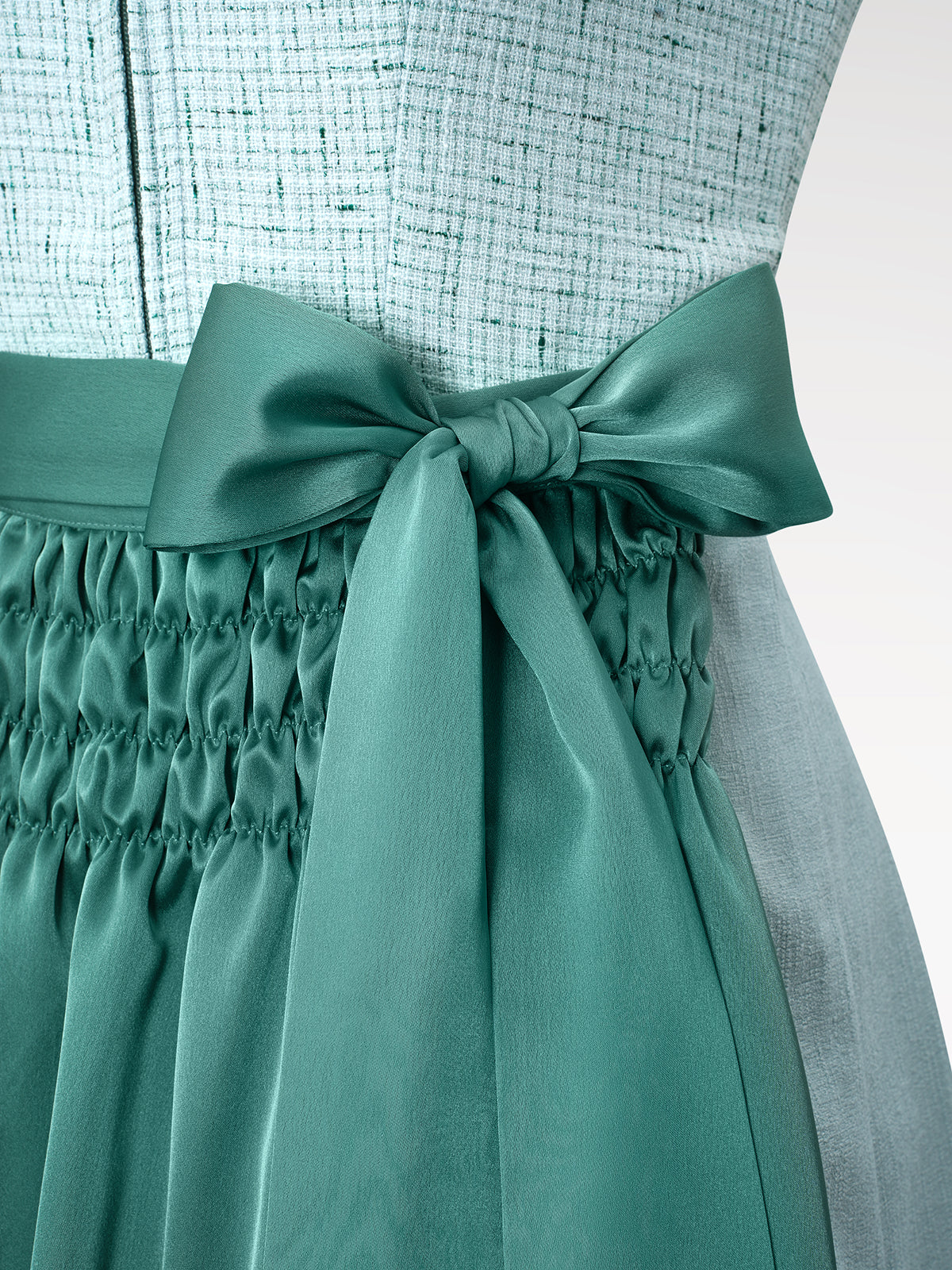 Naisten vihreä painike dirndl