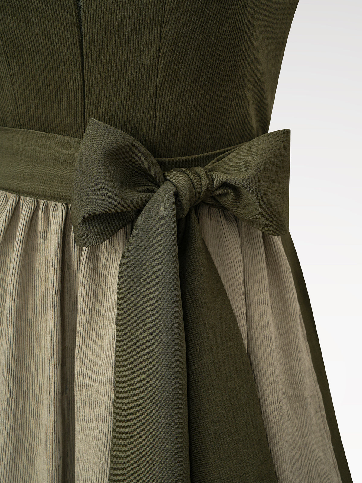 Women's green zipper at the front dirndl