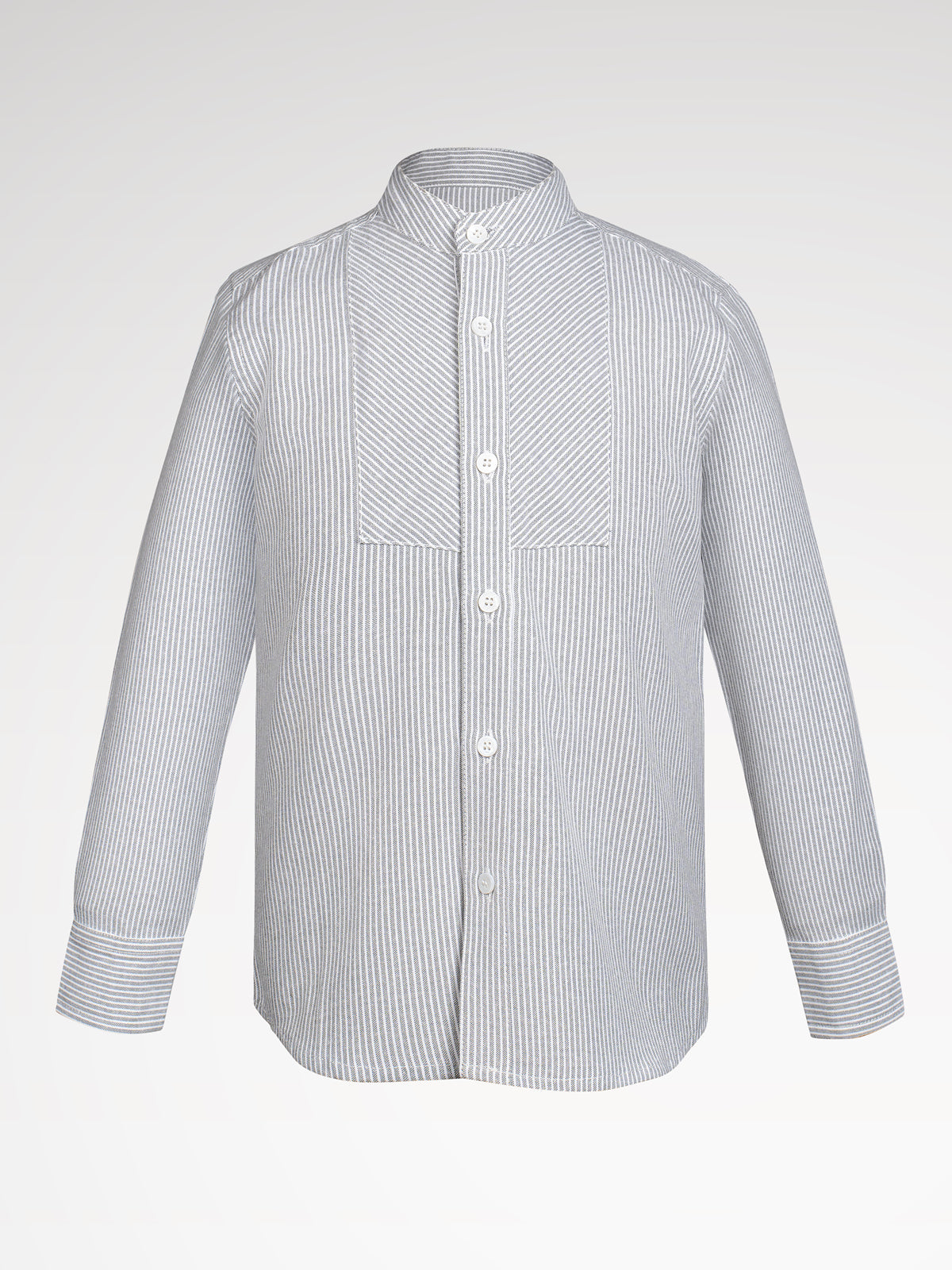 Děti v košilích zelených přístřešků