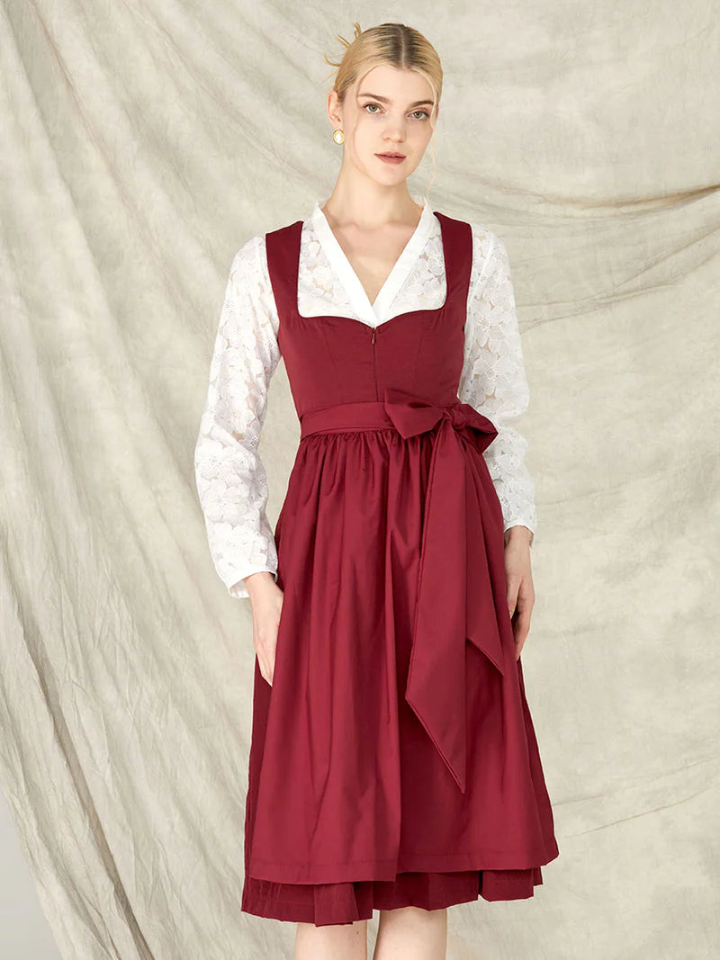 Das strahlende rote Dirndl – Ein Zeichen von Schönheit und Tradition