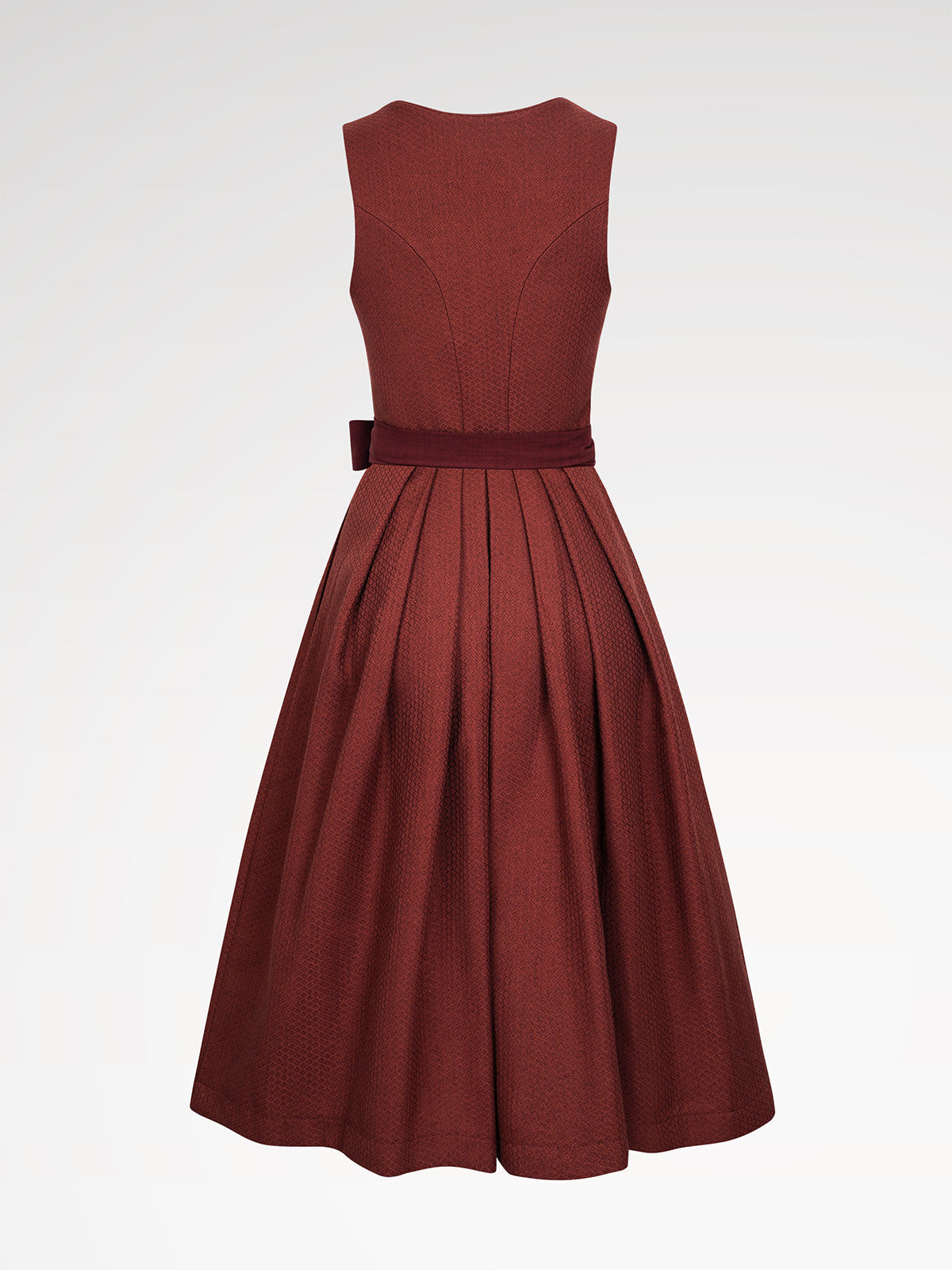 Dirndl Trends 2025: Farben und Schnitte, die die Trachtenwelt erobern