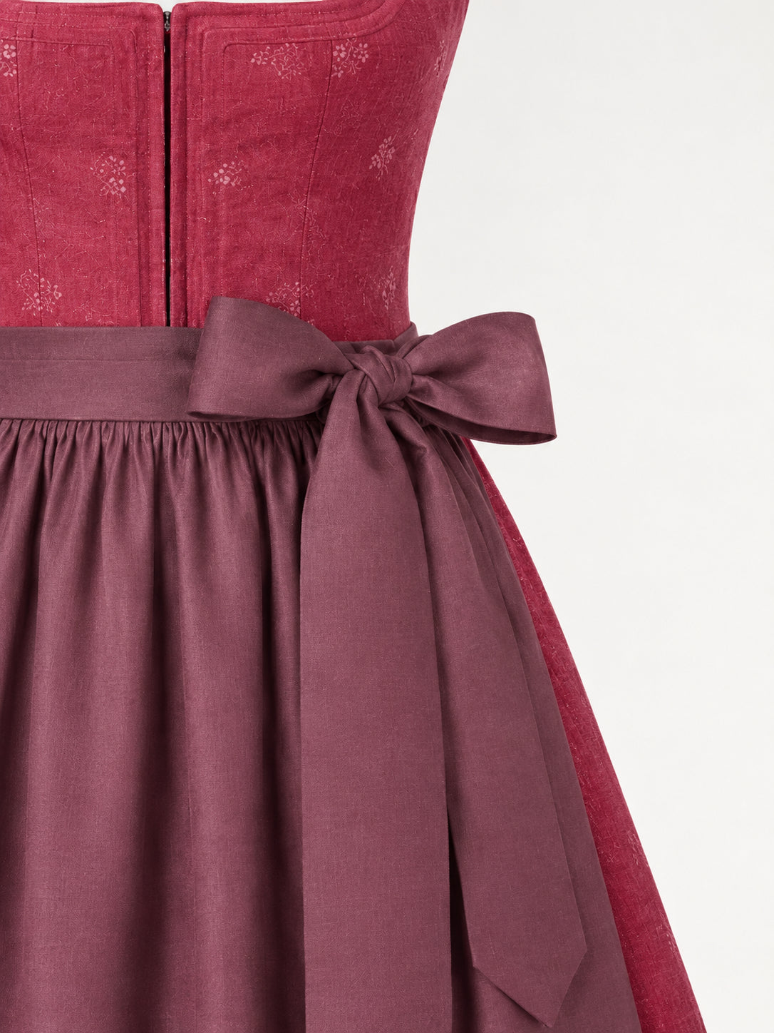 DIRNDL - CELINA IN RUBINROT waist detail