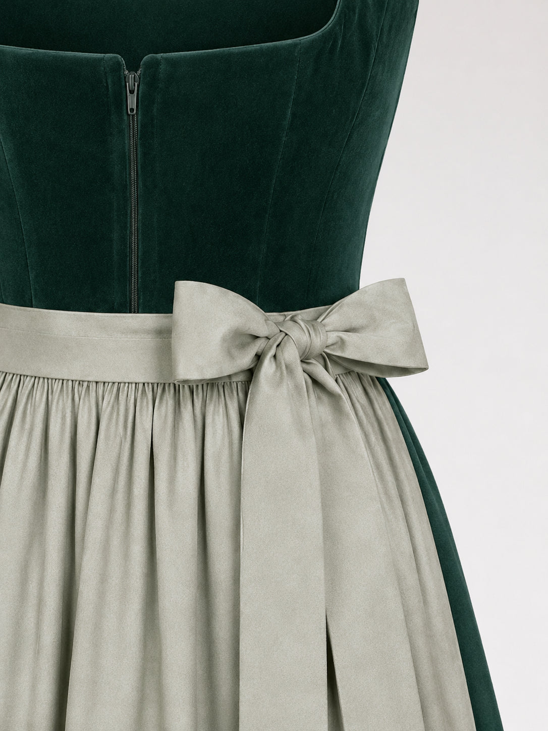DIRNDL - SYLVIE IN TANNENGRUEN waist detail