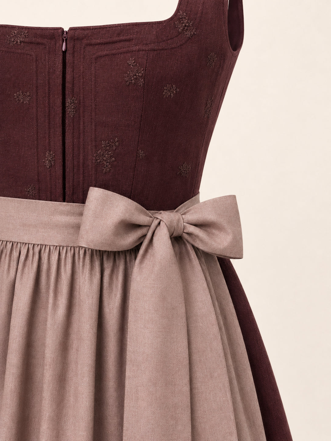 DIRNDL - LIORA IN MAHAGONI waist detail