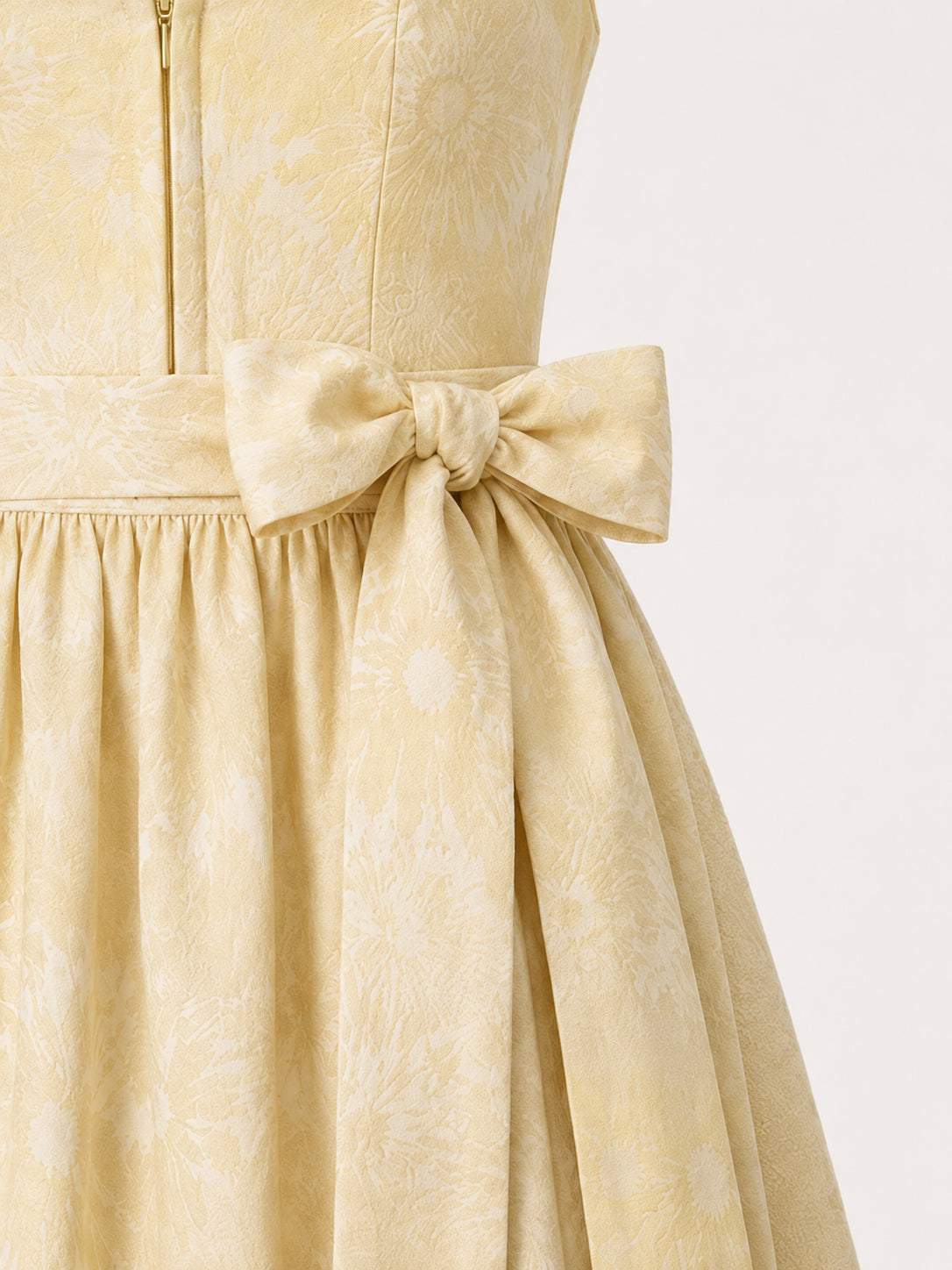 DIRNDL - RHEA IN VANILLECREME waist detail