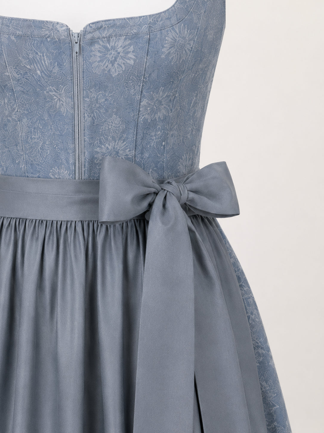 DIRNDL - ROMINA IN STAHLBLAU waist detail
