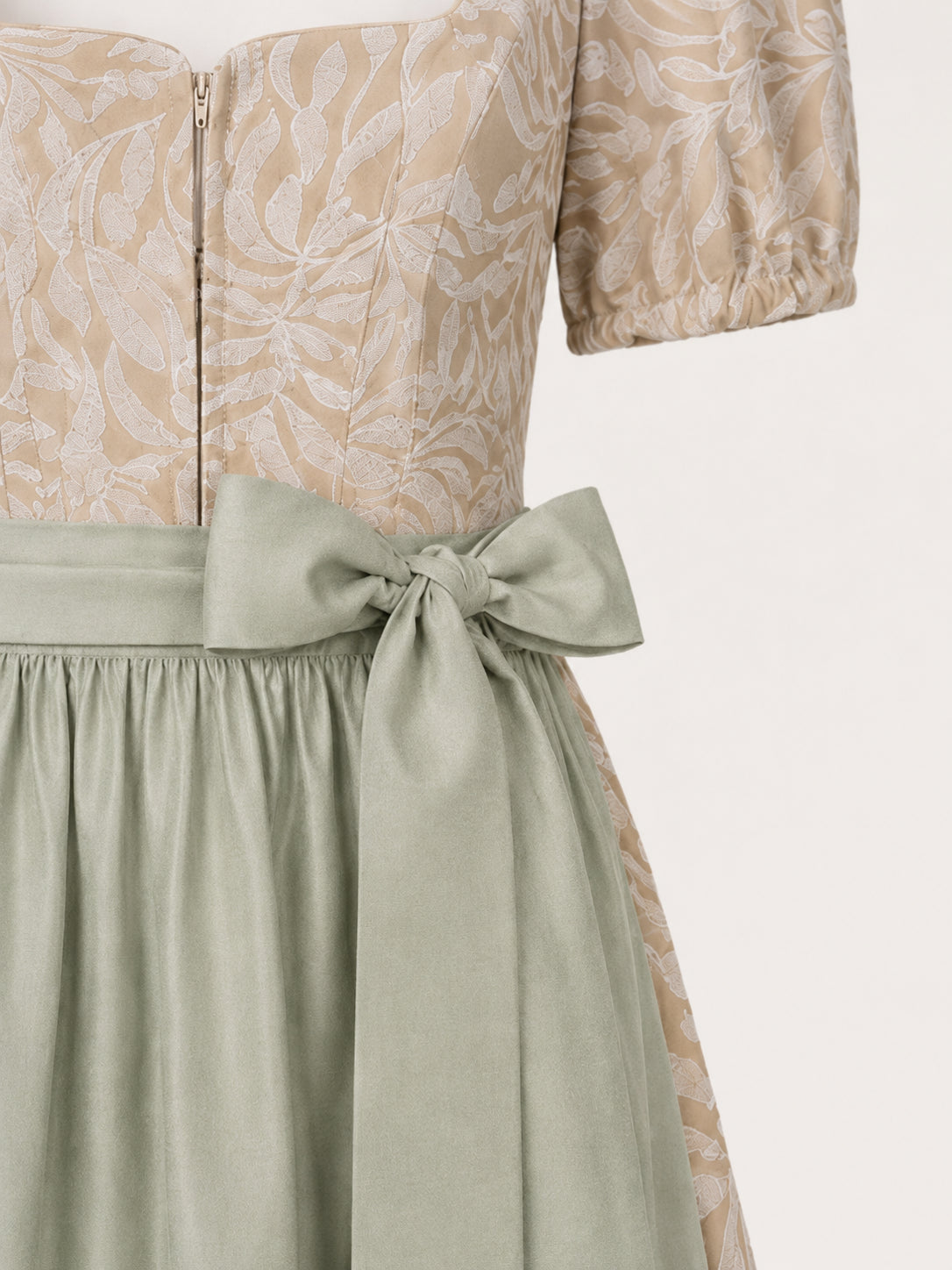 DIRNDL - CARINA IN SANDBEIGE waist detail