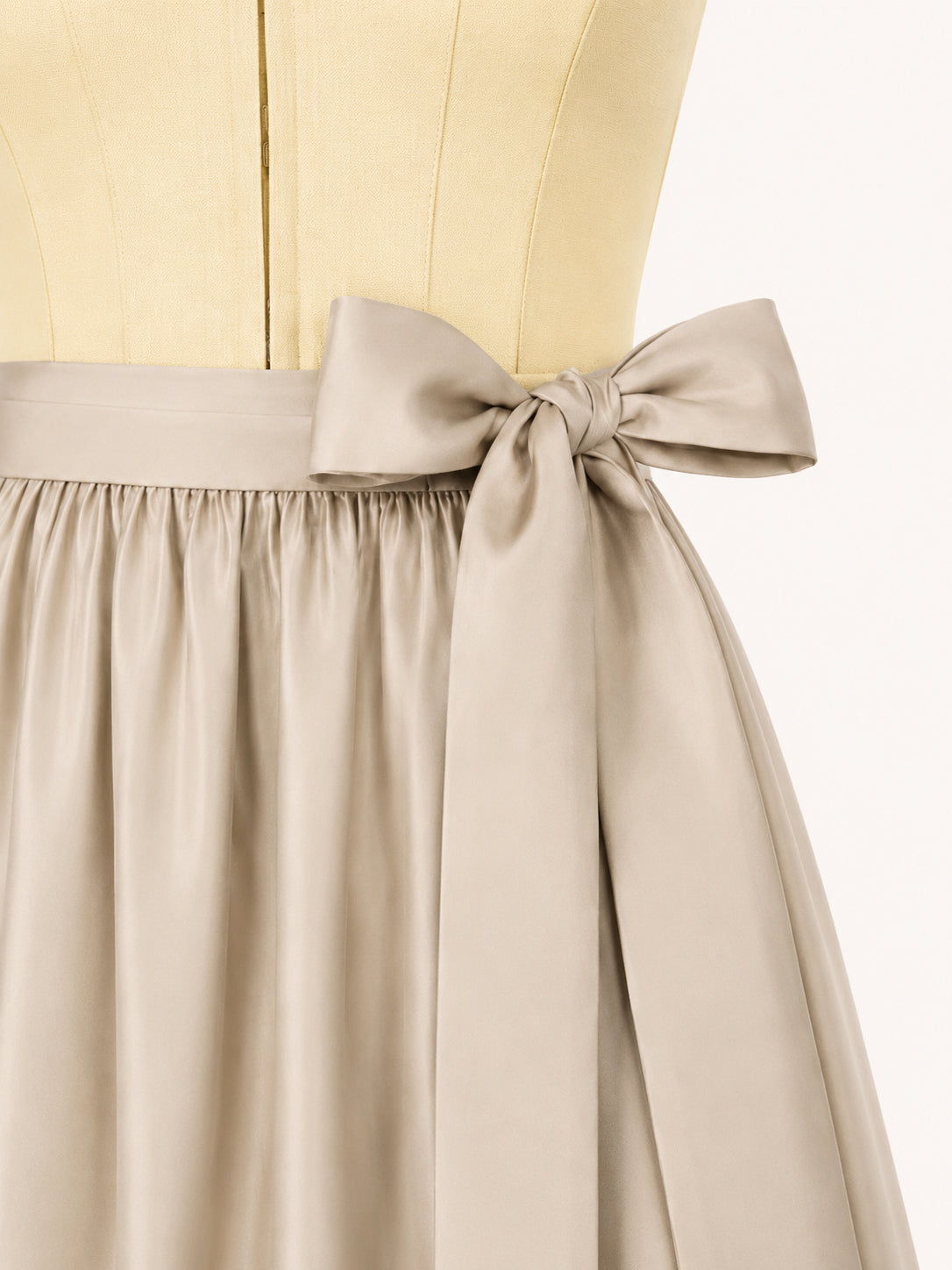 DIRNDL - SINA IN VANILLE waist detail